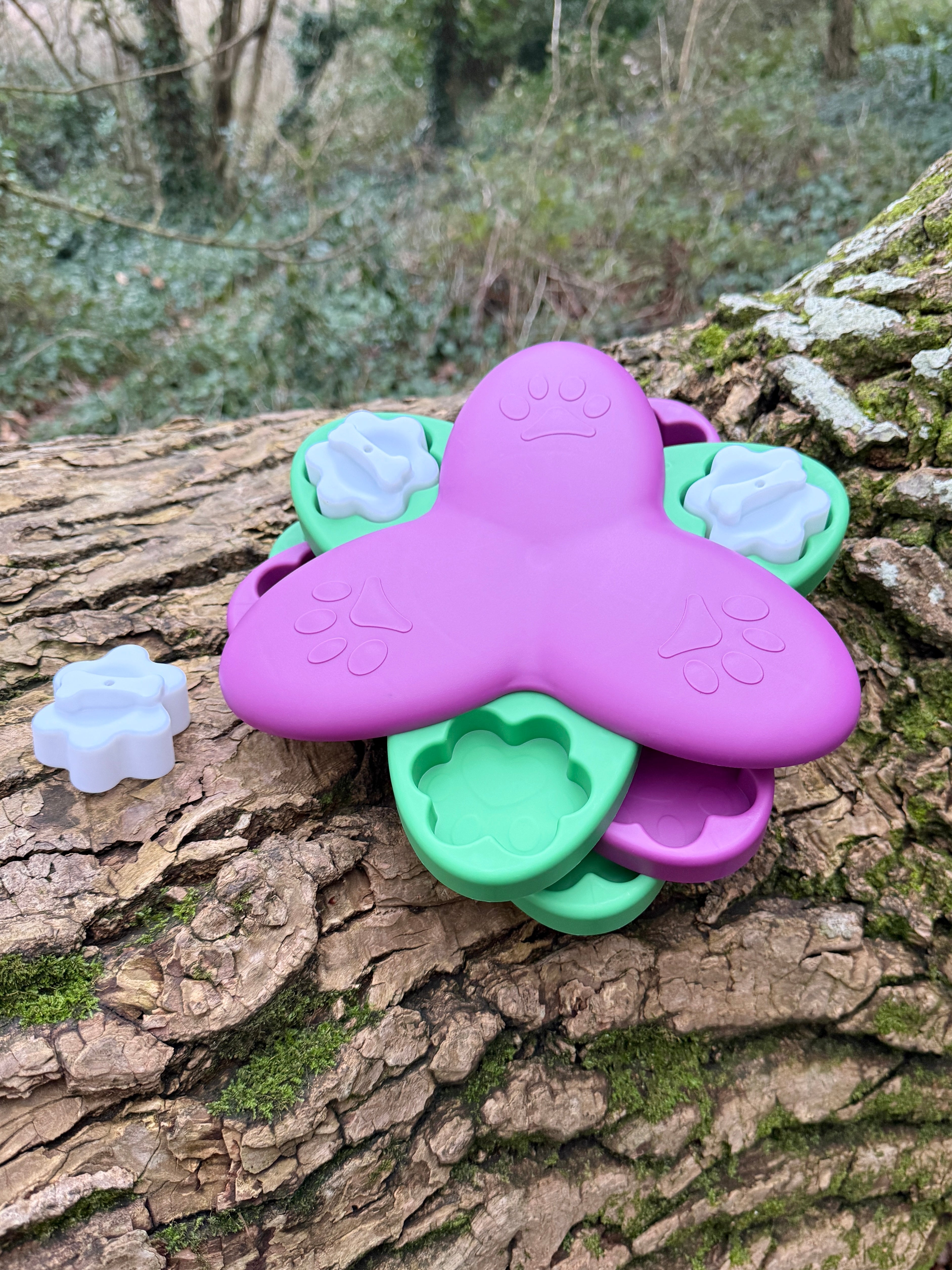 Quiker Flower Puzzle Enrichment Dog Toy